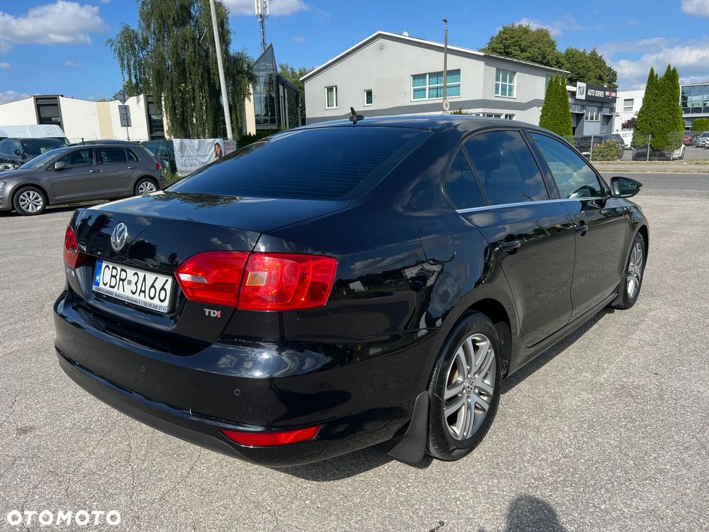 Volkswagen Jetta 1.6 TDI Comfortline - 4