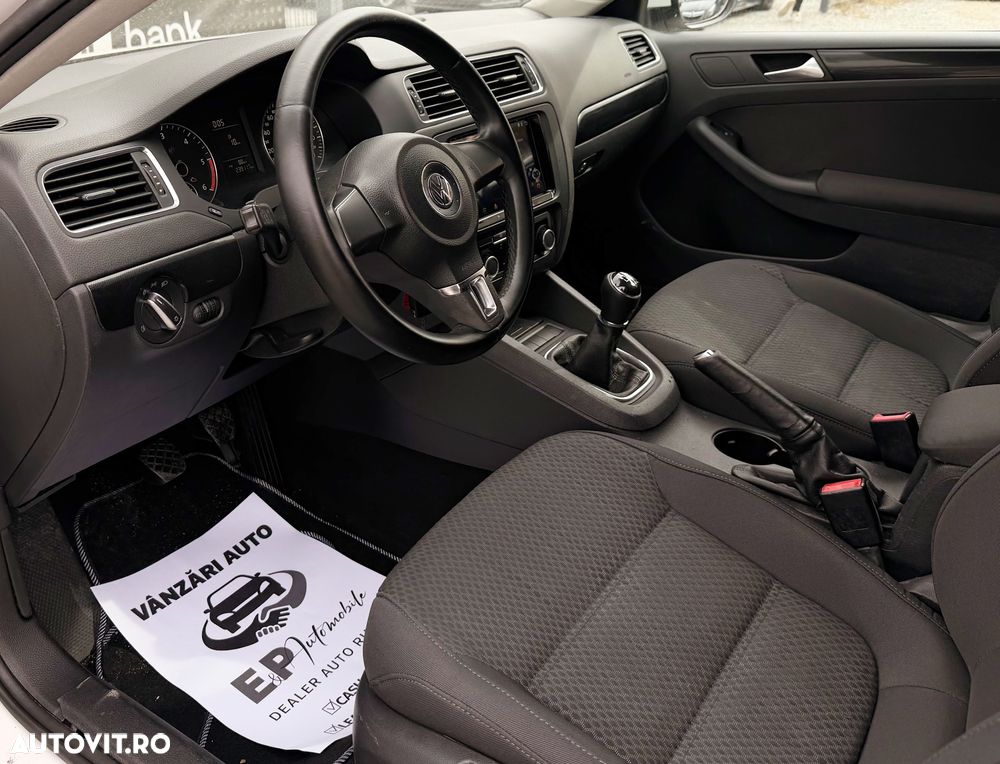 Volkswagen Jetta 1.6 TDI Comfortline - 16