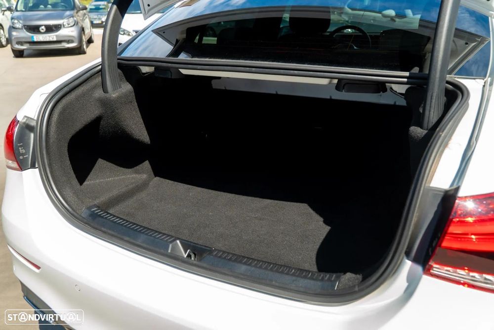 Mercedes-Benz A 250 Limousine e 8G-DCT AMG Line - 31