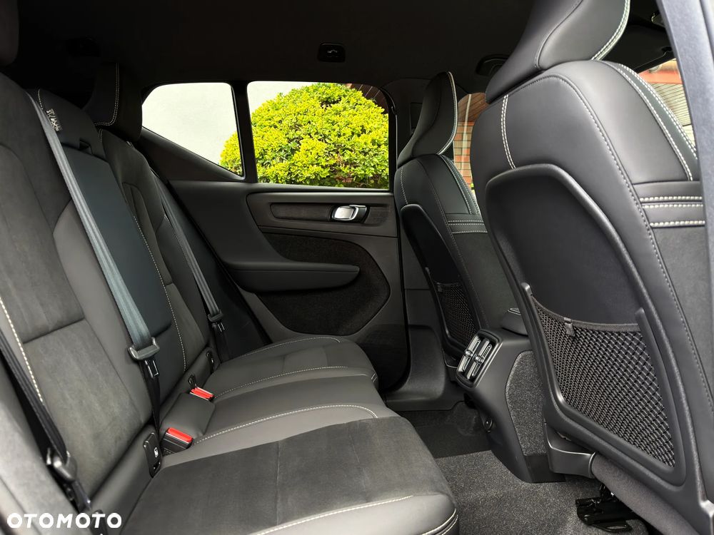 Volvo XC 40 B3 B DKG Ultra Black Edition - 10