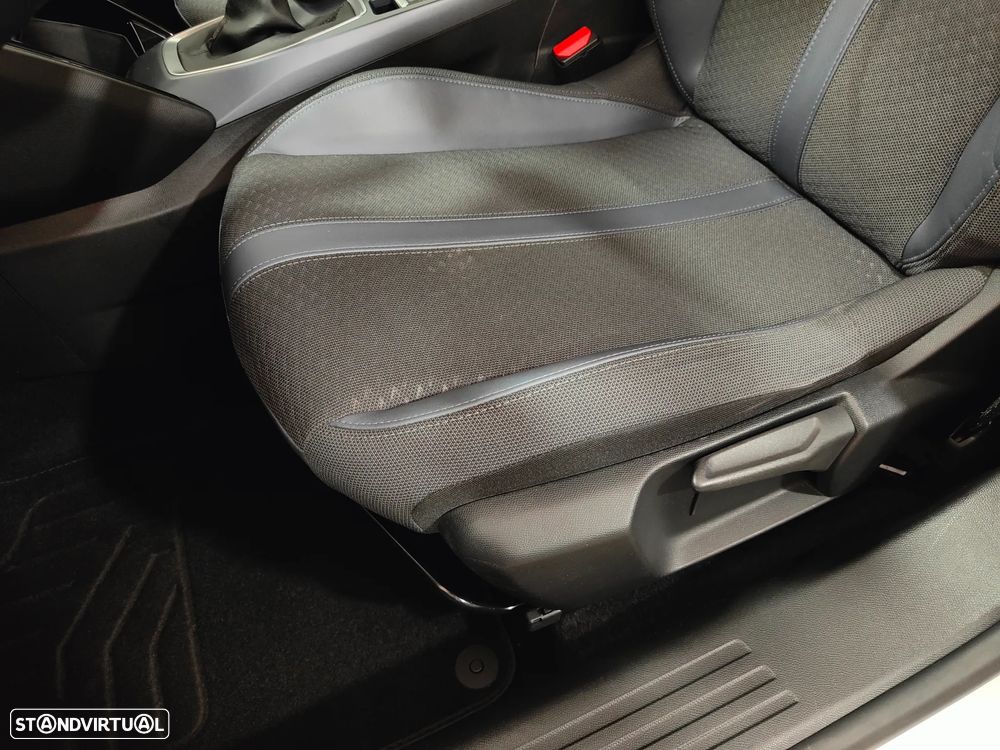 Peugeot 2008 1.2 PureTech Allure - 37