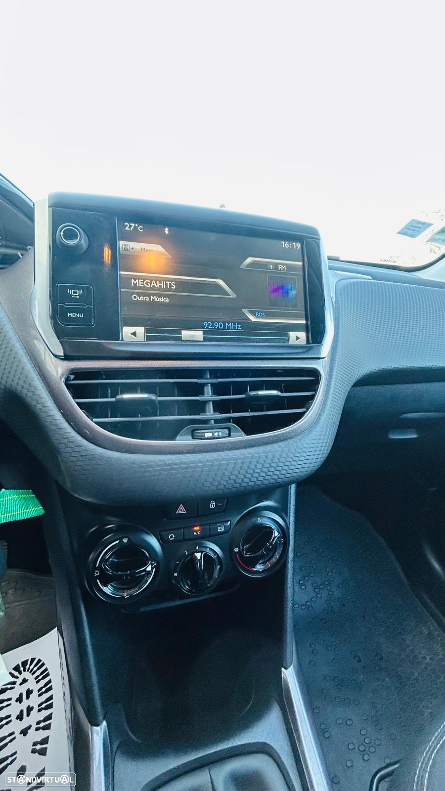 Peugeot 2008 1.2 PureTech Allure - 17