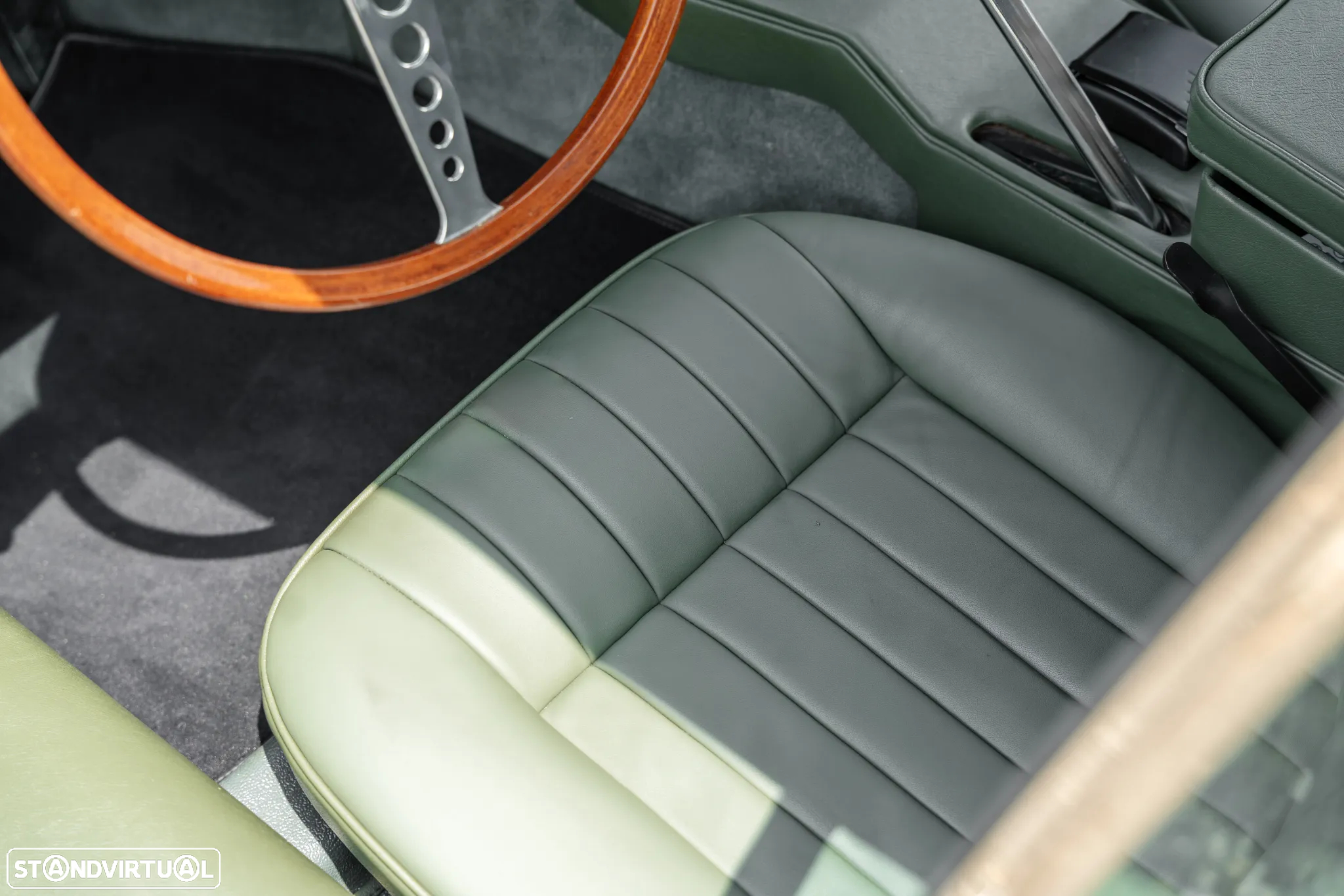 Jaguar E-Type - 24