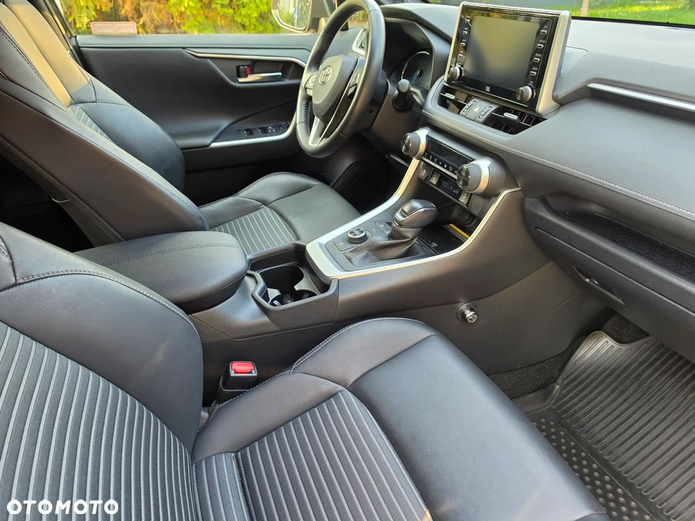 Toyota RAV4 2.5 Hybrid Black Edition by JBL 4x4 - 40