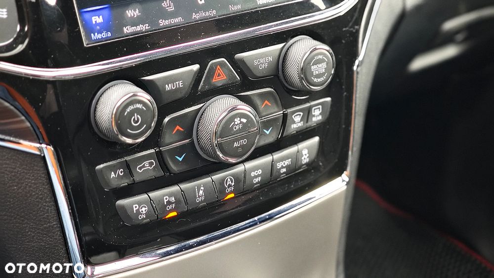 Jeep Grand Cherokee - 21