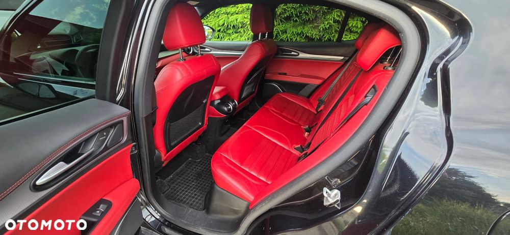Alfa Romeo Stelvio - 8
