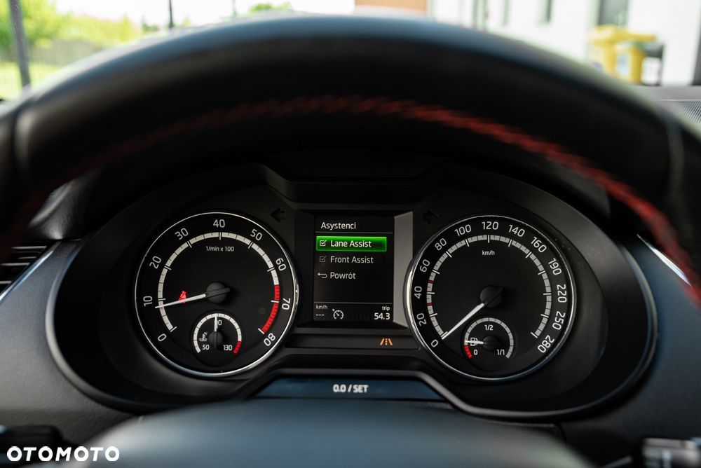 Skoda Octavia 2.0 TSI (Green tec) DSG RS - 33