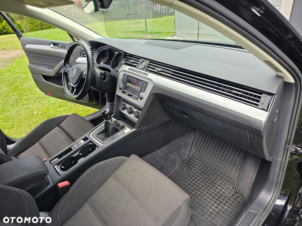 Volkswagen Passat 2.0 TDI (BlueMotion Technology) Comfortline - 24