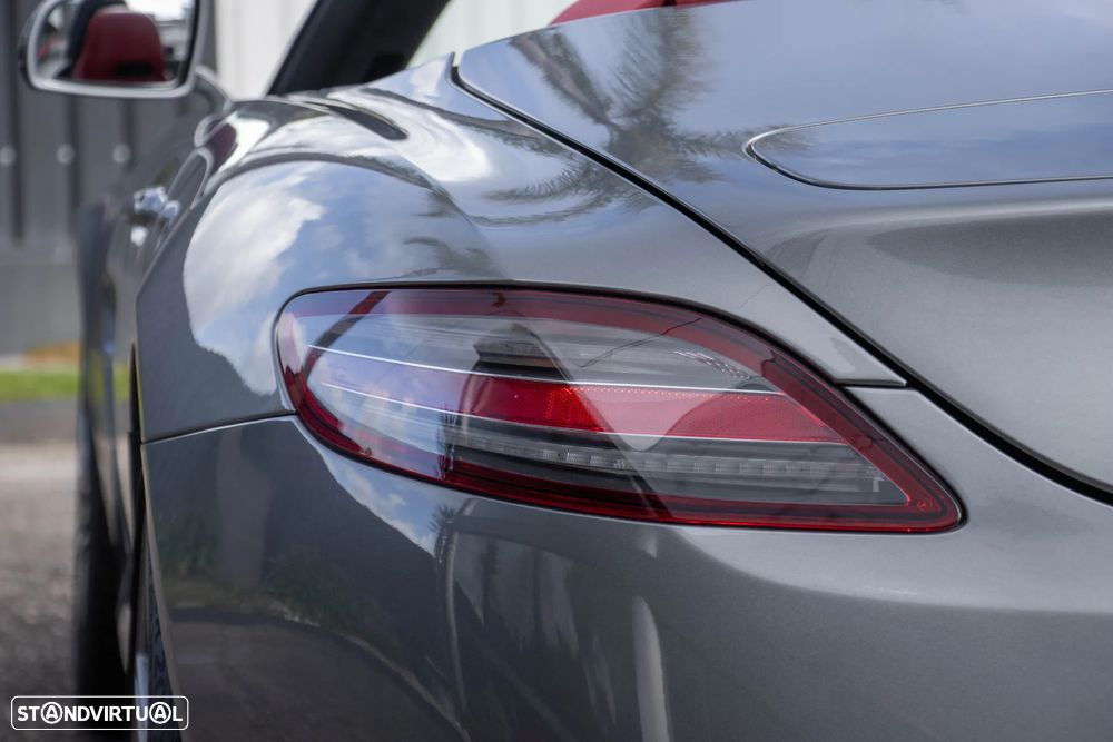 Mercedes-Benz SLS 63 AMG Roadster - 25