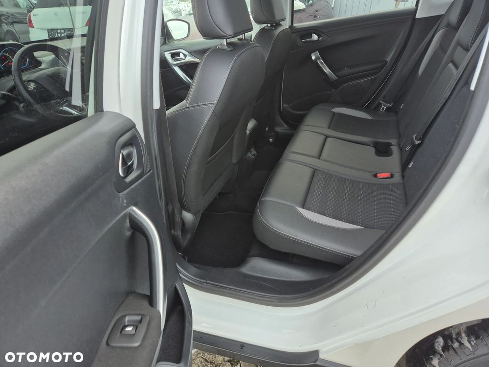 Peugeot 2008 1.6 BlueHDi Allure S&S - 22