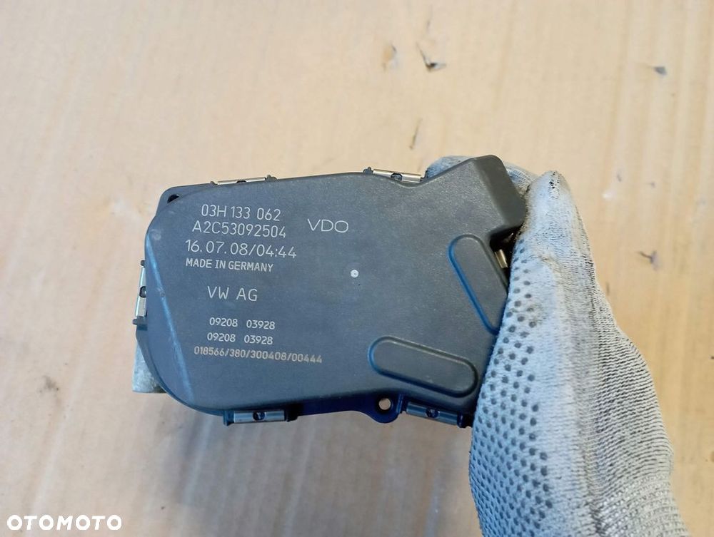 VW PASSAT B6 3.6 V6 PRZEPUSTNICA 03H133062 - 2