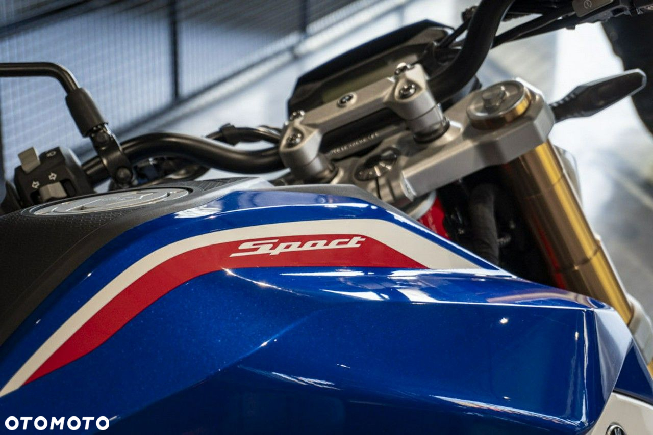 BMW G - 12