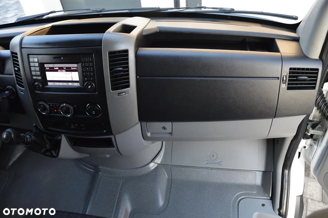 Mercedes-Benz Sprinter - 20