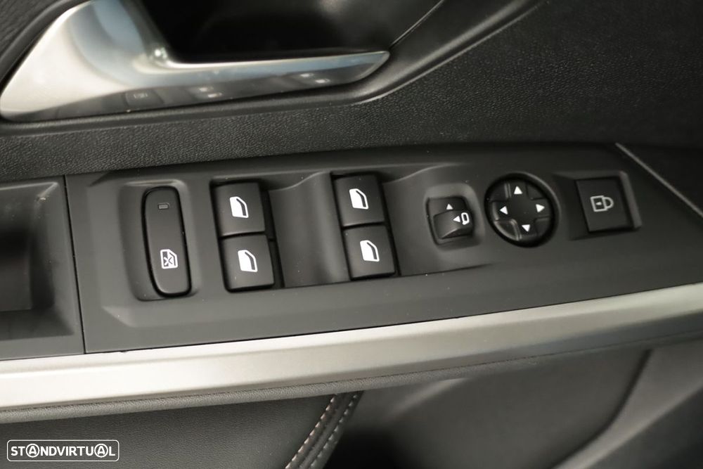 Peugeot 5008 1.2 Hybrid Allure e-DCS6 - 18