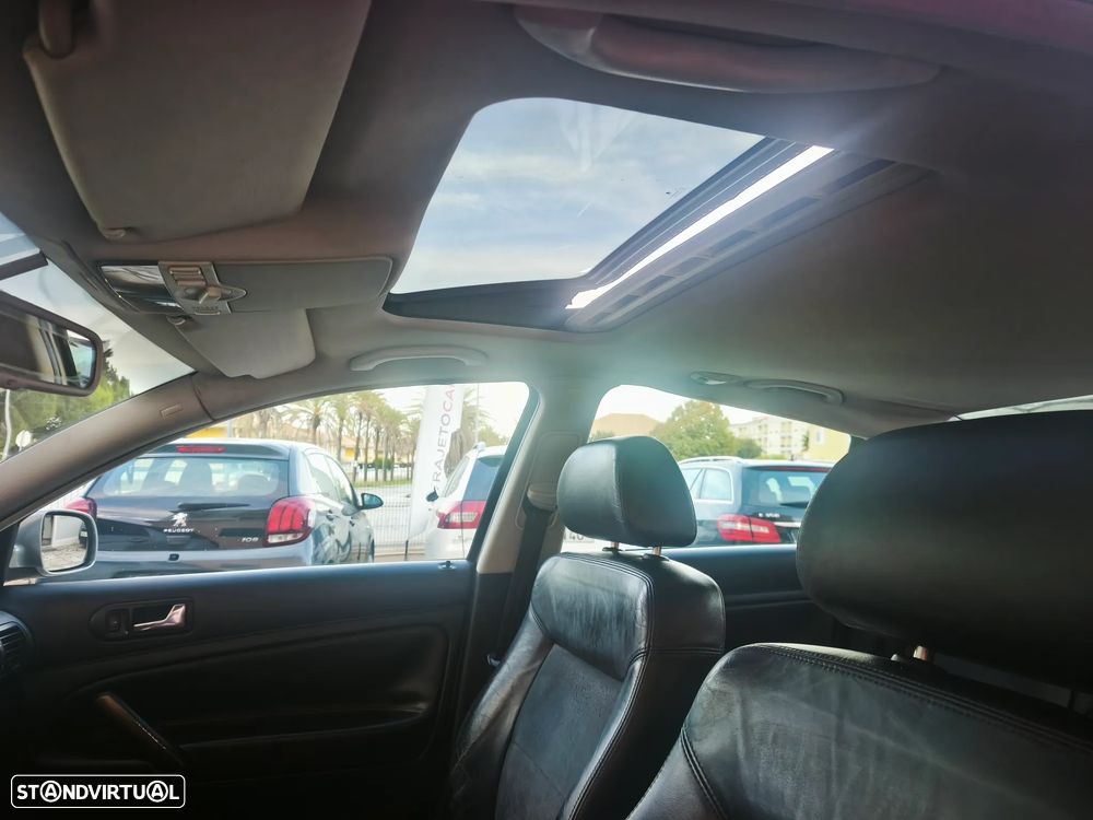 VW Passat 1.9 TDi Highline - 16