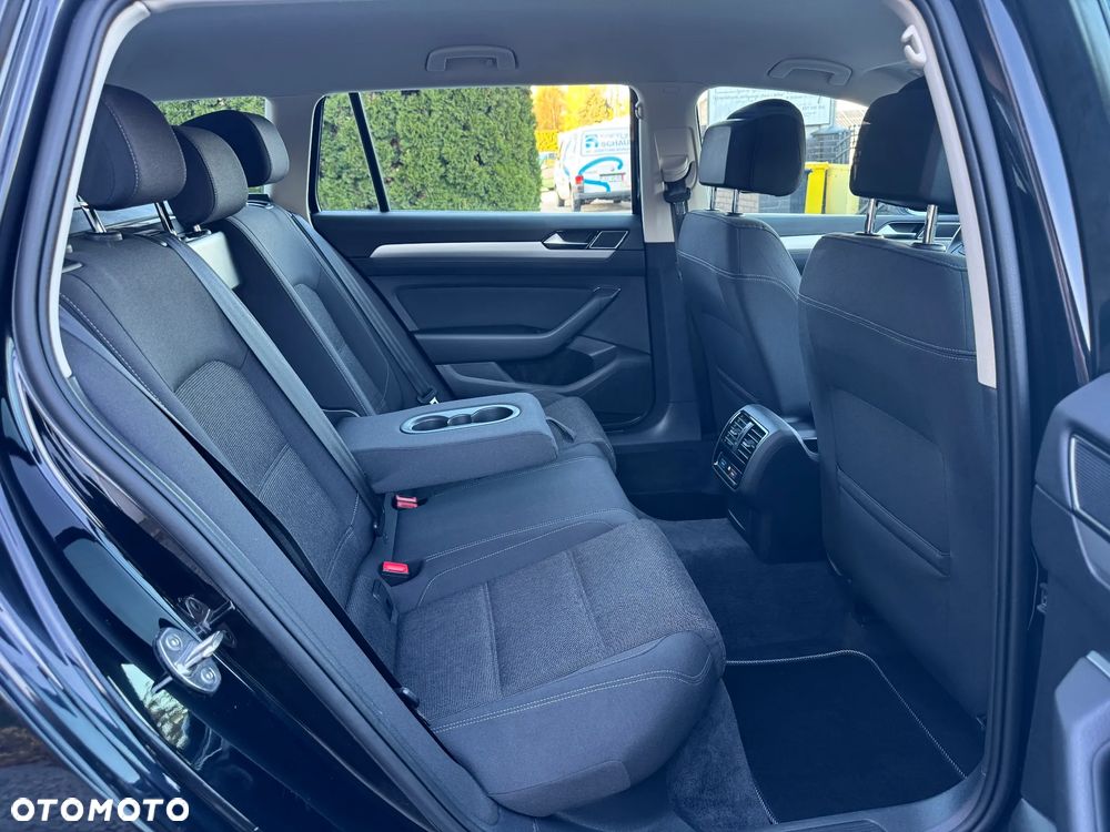 Volkswagen Passat 2.0 TDI SCR DSG Comfortline - 32