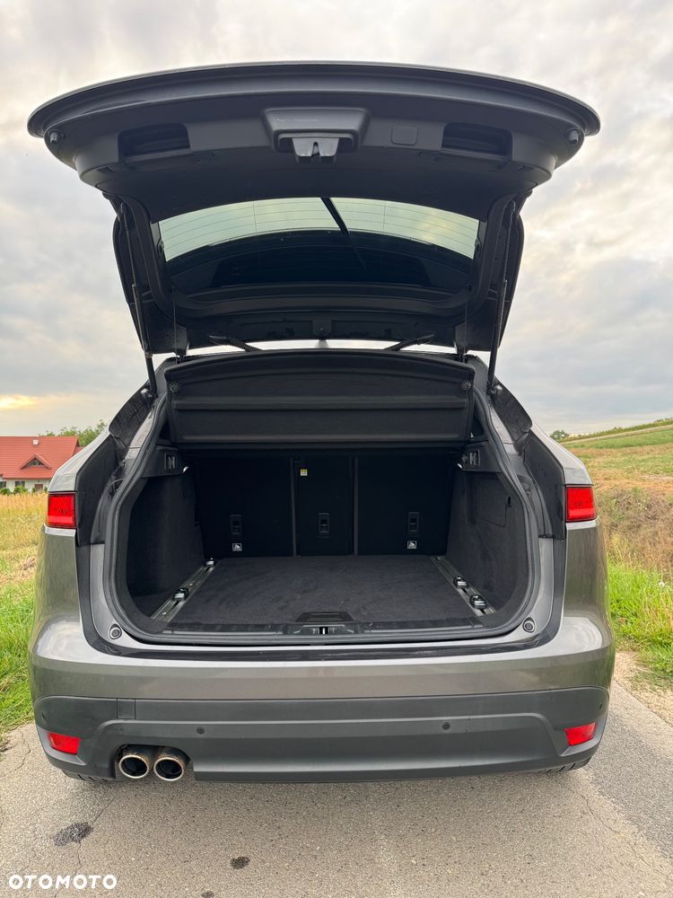 Jaguar F-Pace 2.0 i4D AWD R-Sport - 16