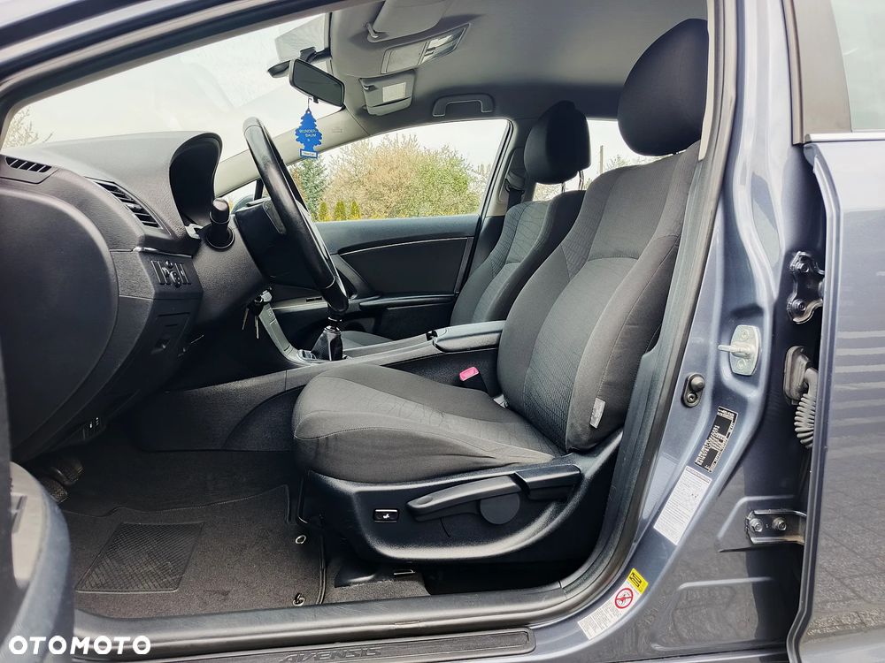 Toyota Avensis 1.8 Executive - 6