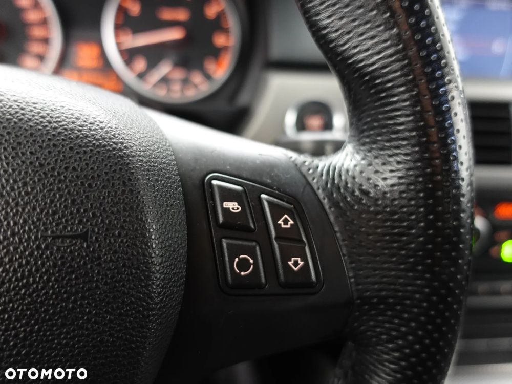 BMW Seria 3 318i Edition Sport - 38