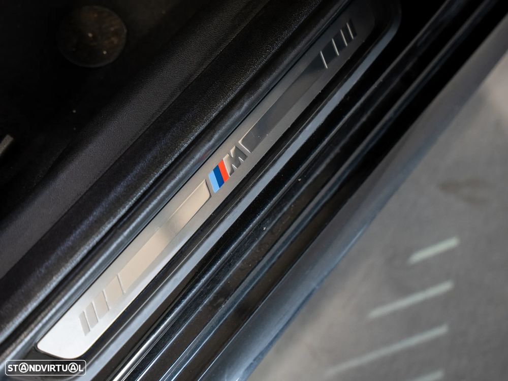 BMW 330 e Pack Desportivo M Auto - 23