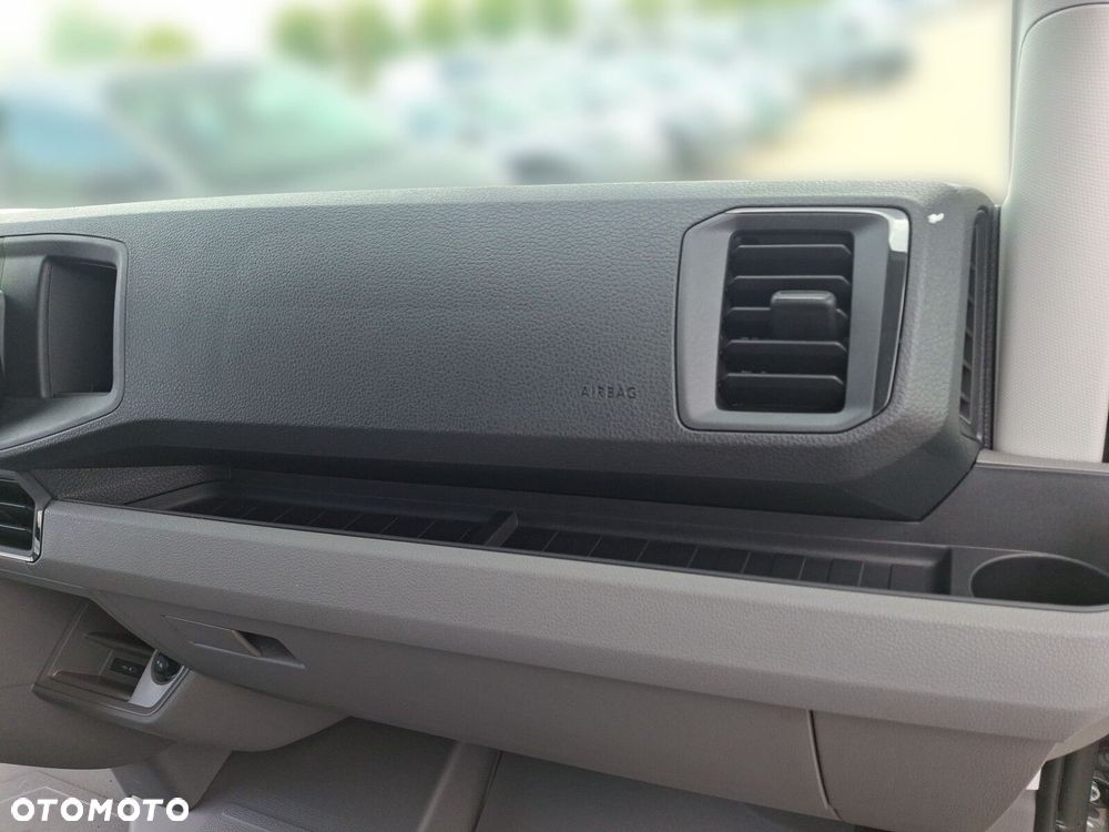 Volkswagen Crafter 35 furgon 177km Automat 3640 - 26