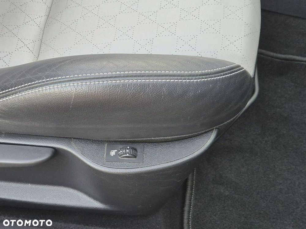 Peugeot 207 CC 120 VTi Roland Garros - 23