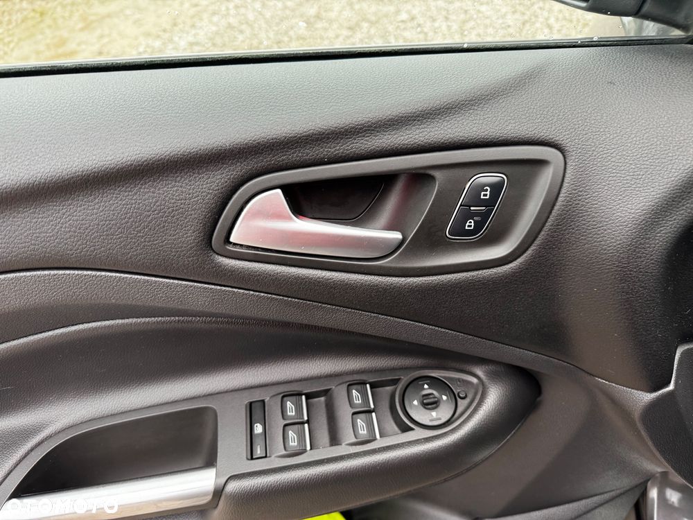 Ford Kuga 1.5 EcoBoost 2x4 Titanium - 30