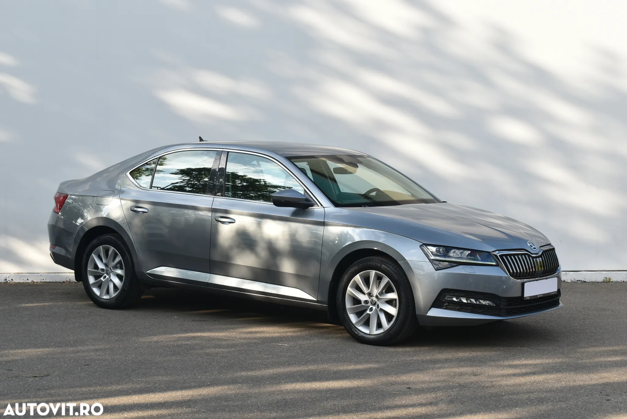 Skoda Superb 2.0 TDI DSG Ambition - 4