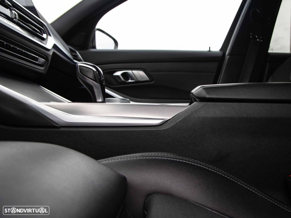 BMW 320 d Auto - 24