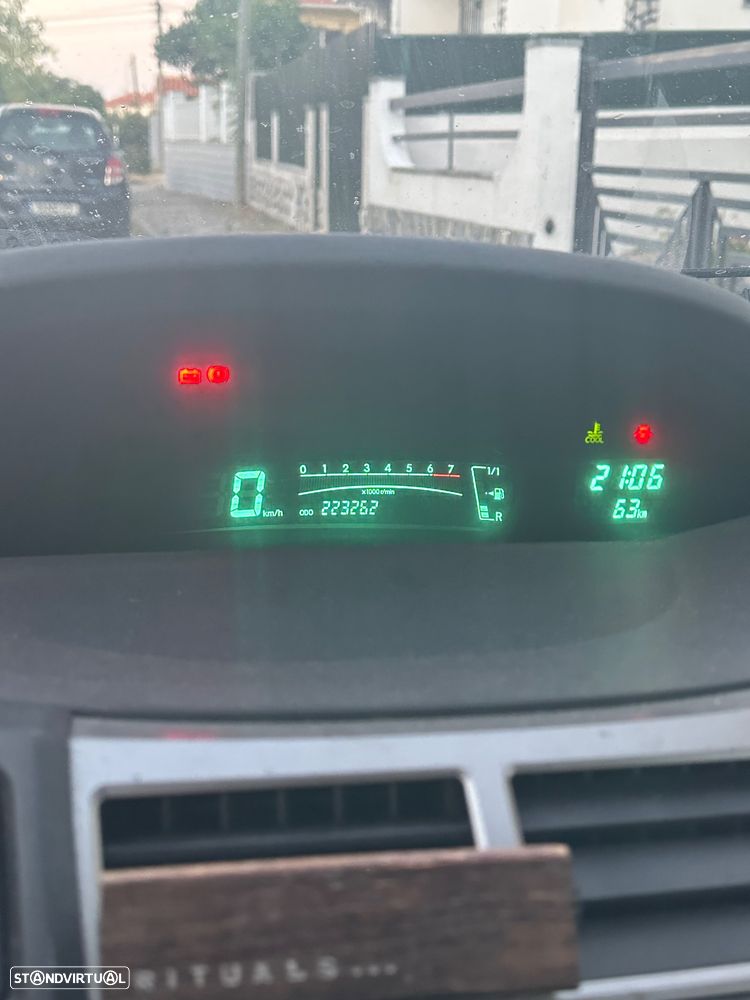 Toyota Yaris 1.0 VVT-i AC Manual - 8