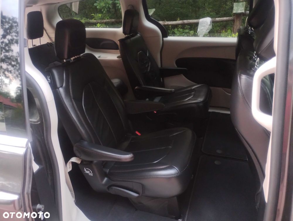 Chrysler Pacifica - 8