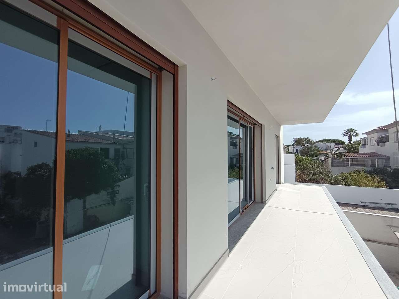 Apartamento T2 com Rooftop Privativo em Quarteira |  2 km do Mar