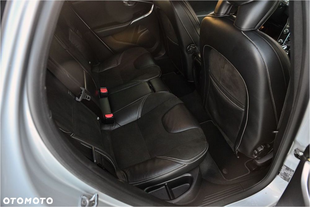 Volvo V40 D3 Geartronic RDesign - 8