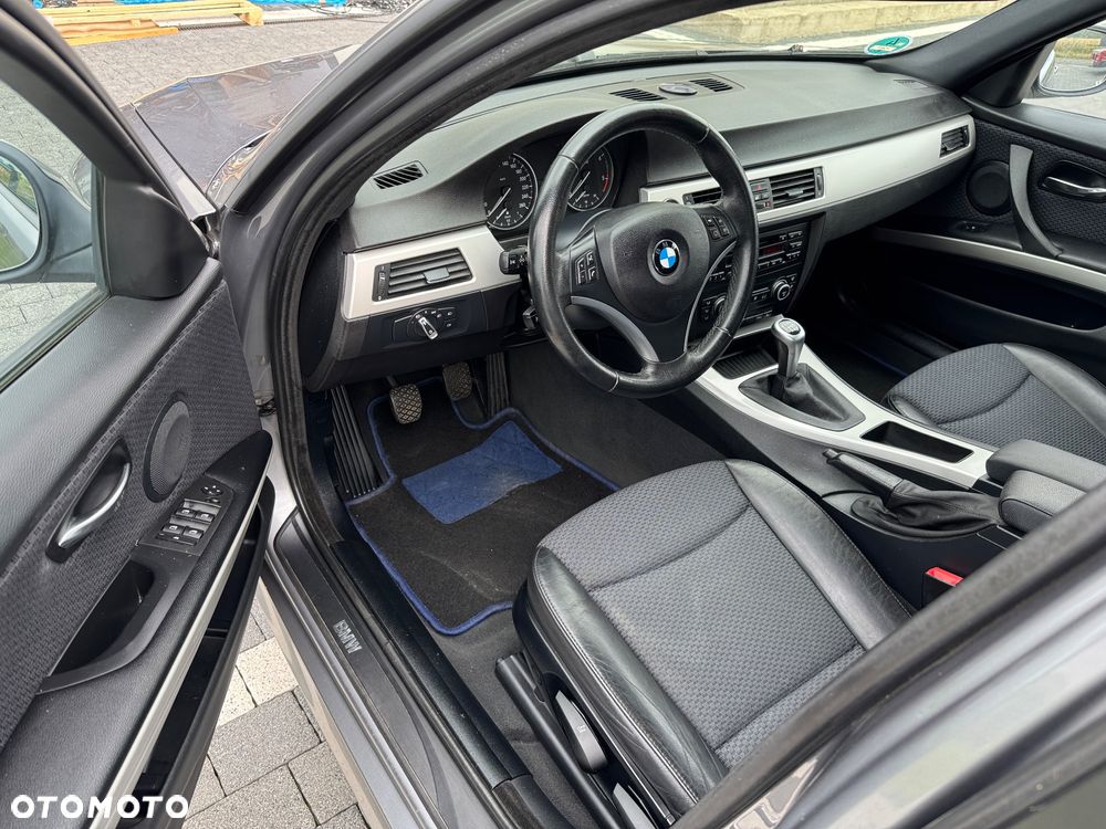 BMW Seria 3 320d DPF Touring - 16