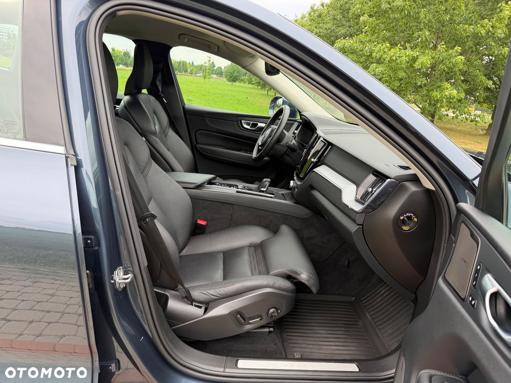 Volvo XC 60 B4 D AWD Momentum Pro - 22
