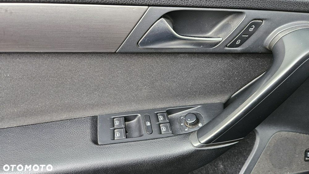 Volkswagen Passat Variant 2.0 TDI DSG BlueMotion Technology Trendline - 29