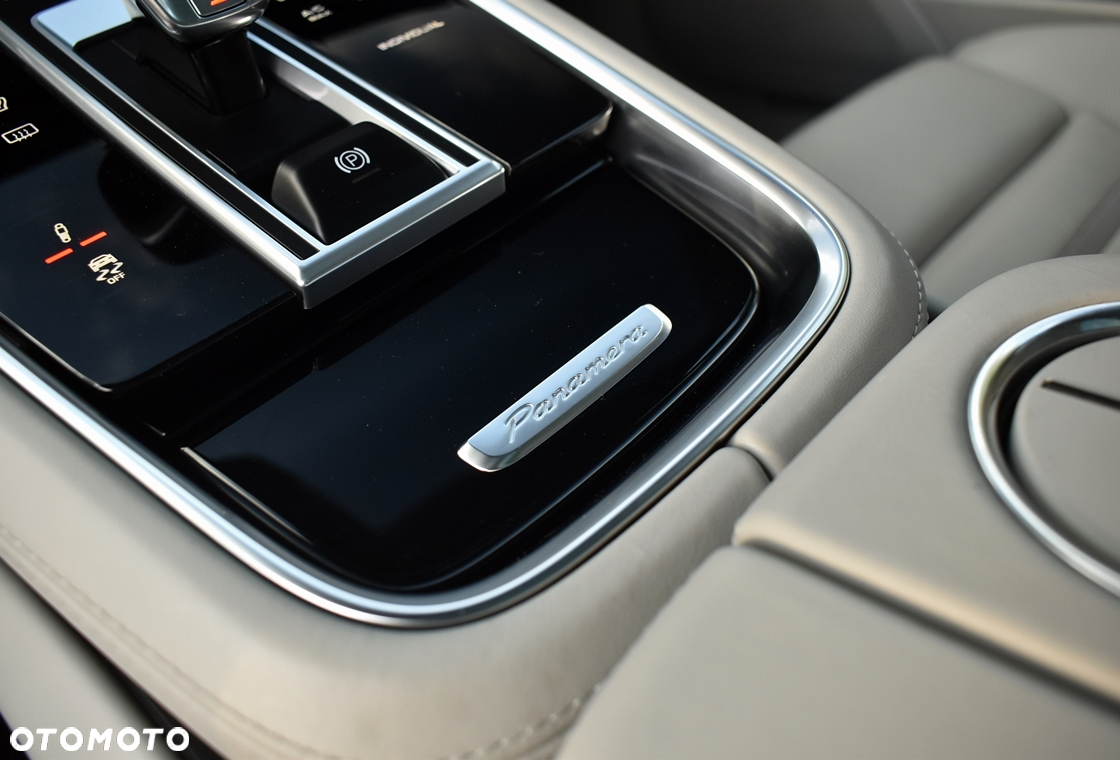 Porsche Panamera - 33