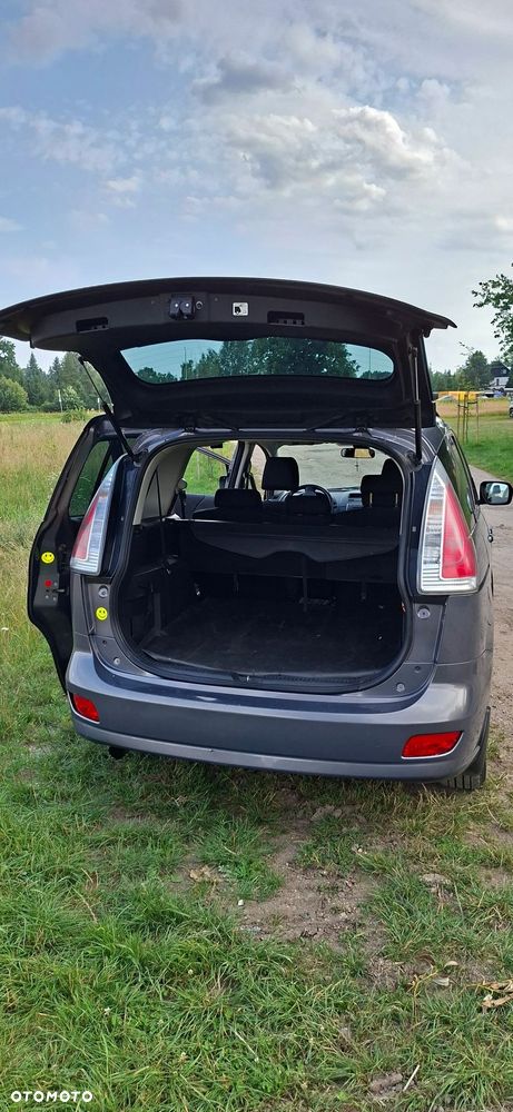 Mazda 5 - 8