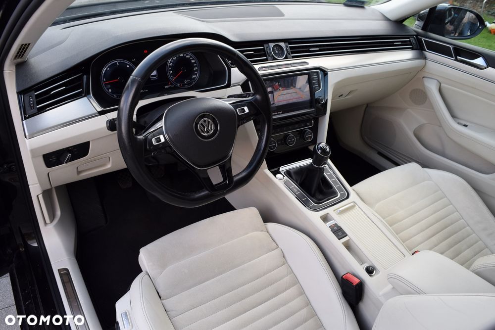 Volkswagen Passat 2.0 TDI (BlueMotion Technology) Highline - 9