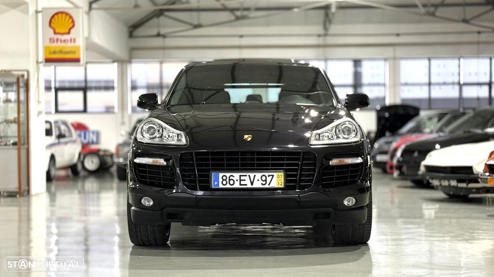 Porsche Cayenne Turbo - 2