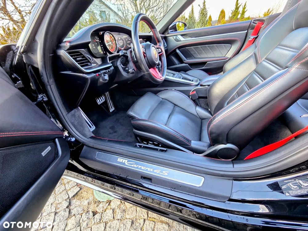 Porsche 911 Carrera 4S - 25