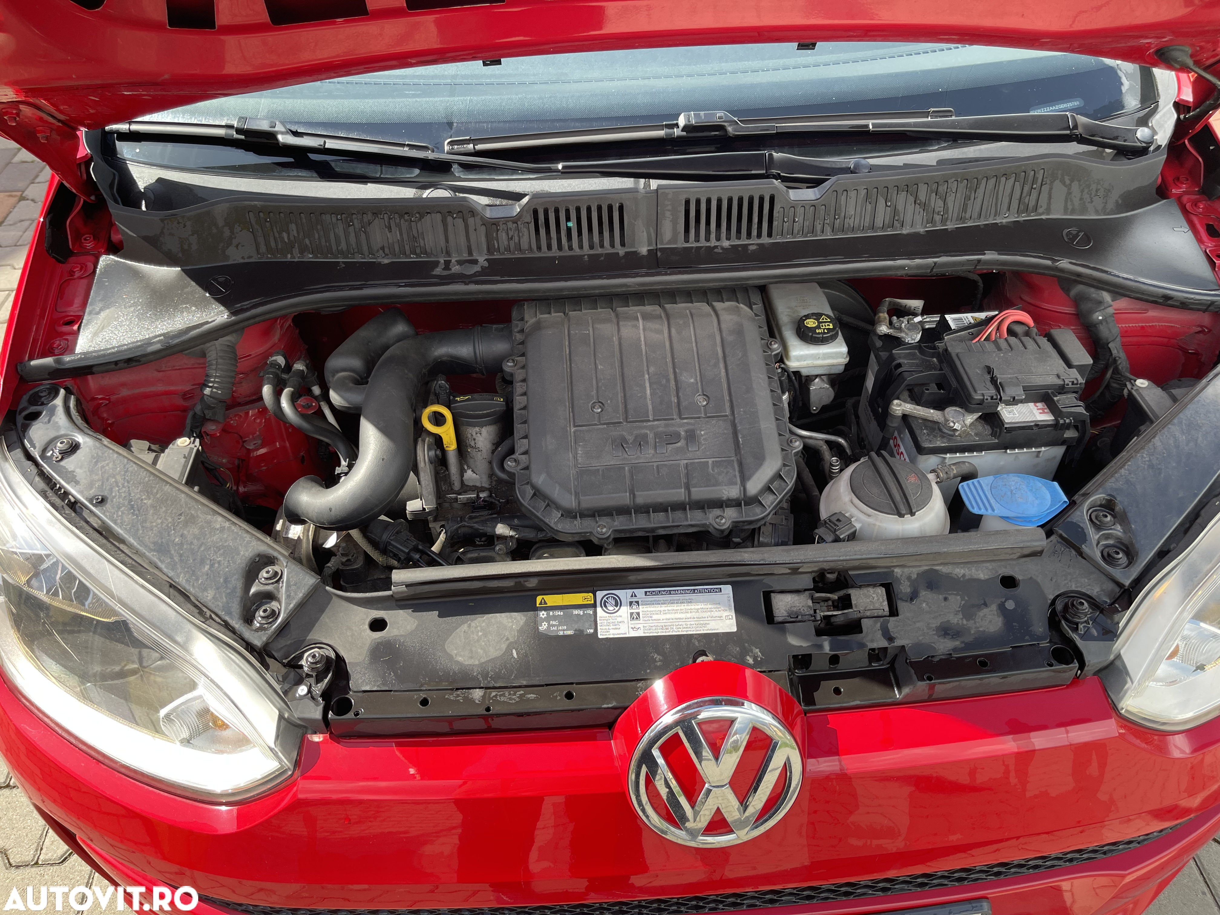 Volkswagen up! BlueMotion Technology colour fortana red - 8