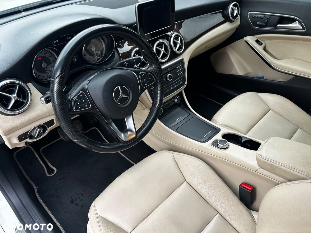 Mercedes-Benz CLA 250 7G-DCT - 8