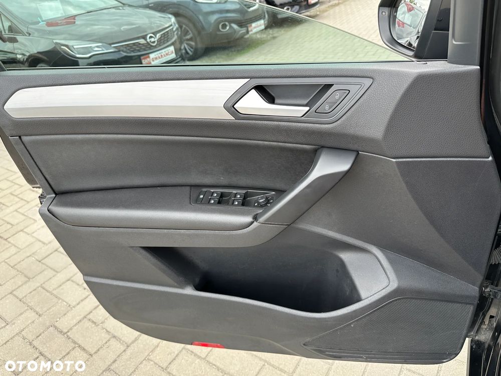 Volkswagen Touran - 17