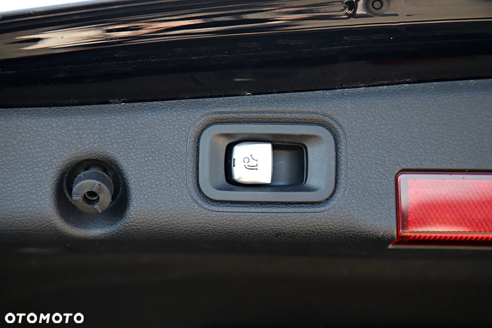 Mercedes-Benz Klasa E 220 d 4-Matic Avantgarde - 19