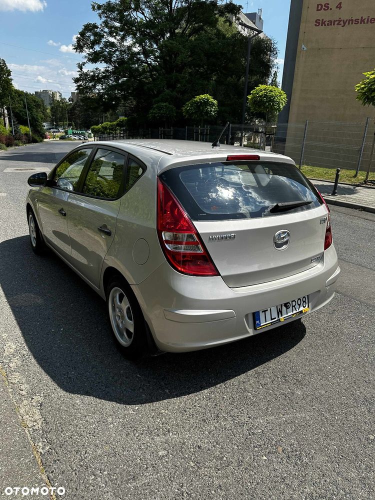 Hyundai i30 1.6 CRDi Base + - 6