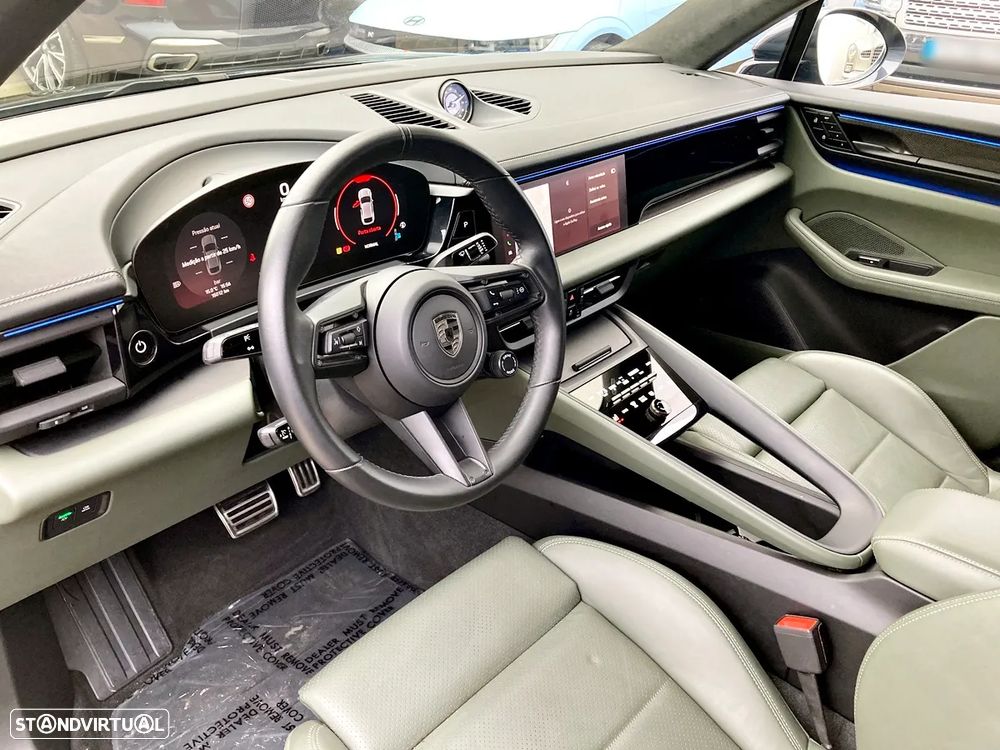 Porsche Macan Electric Turbo - 24