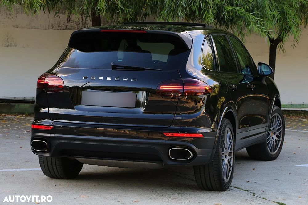 Porsche Cayenne 3.0 L - 6