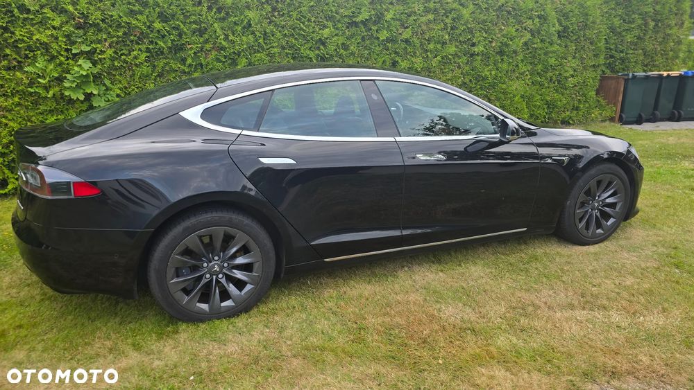 Tesla Model S - 8