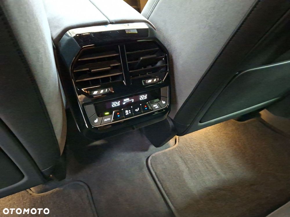 BMW iX xDrive45 100.6kWh - 16